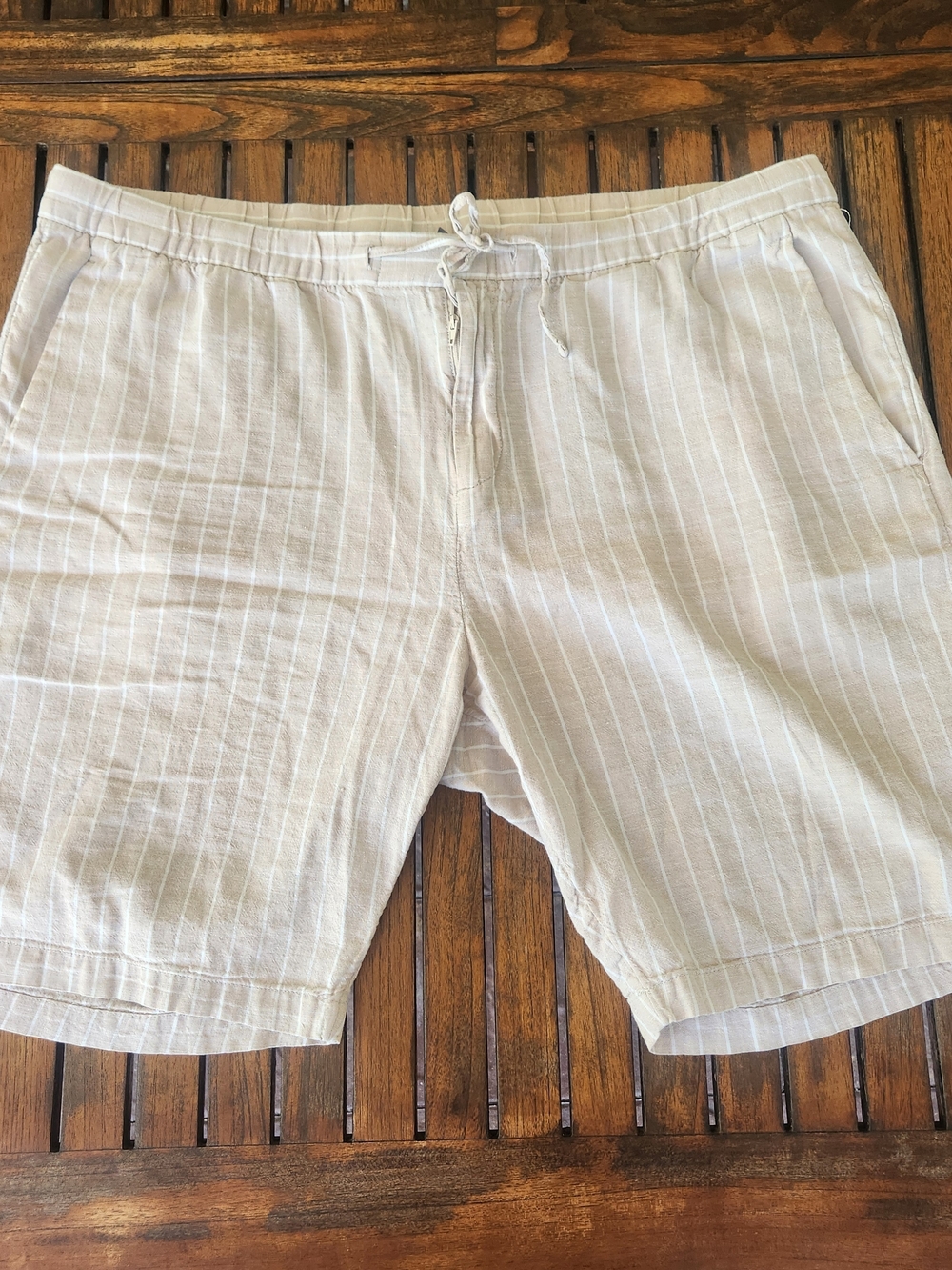 Men's H&M Neutral Beige And White Pinstripe Lighweight Shorts Size 2XL Preppy